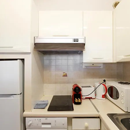 Belle Vue Centre Juan Les Pins, Avec Gardien ,parking Prive, 4 Pers, Front De Apartmán Antibes