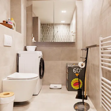 Belle Vue Centre Juan Les Pins, Avec Gardien ,parking Prive, 4 Pers, Front De * 昂蒂布