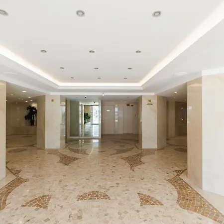 Belle Vue Centre Juan Les Pins, Avec Gardien ,parking Prive, 4 Pers, Front De Apartmán